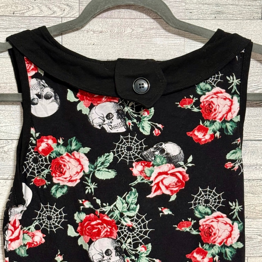 Hot Topic Womens Sz-Small Skull Rose Tie Front Tank Top Black Red Retro Goth NEW - Picture 8 of 12
